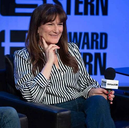  Ana Gasteyer attends 'SNL on Stern Roundtable' on Howard Stern's Exclusive SiriusXM Channel, Howard 101 at SiriusXM Studios on February 03, 2025 in New York City.