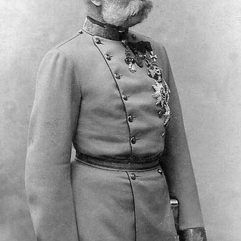 Císař František Josef I. nebyl jen stařičkým mocnářem. Švejk ho nemiloval, Sissi také moc ne, ale historie vlastně ano