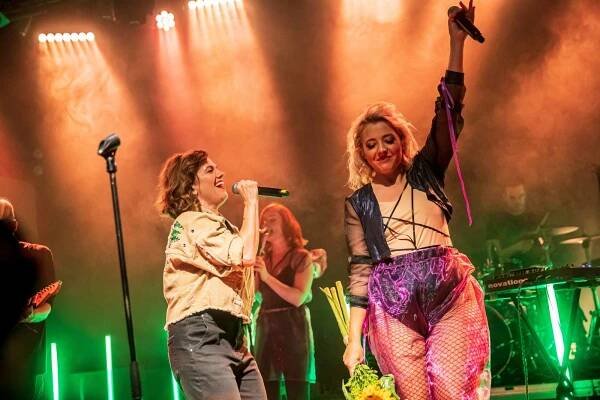 Anna Julie Slováčková pokřtila album Osudová, mezi hosty nechyběli Pokáč, Milan Peroutka nebo Marta Jandová