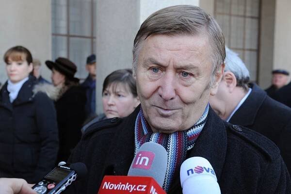 Záhadná smrt Ransdorfa: Tohle napsala vdova premiérovi! DOPIS