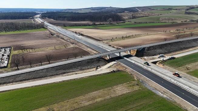 Silničáři plně zprovoznili dálnici D55 do Bzence. Řidiči projedou ve čtyřech pruzích