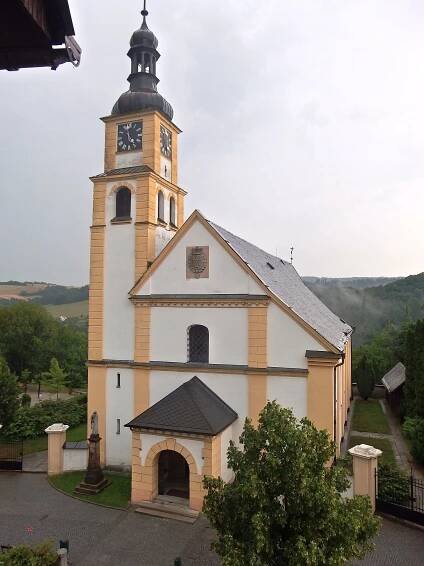 Soubor:Hradec nad Moravicí, kostel sv. Petra a Pavla.jpg