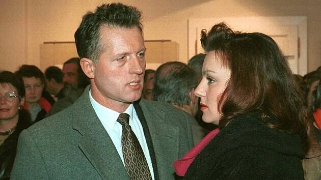 Politik Miroslav Macek a někdejší televizní redaktorka Petra Pyšová (1993)
