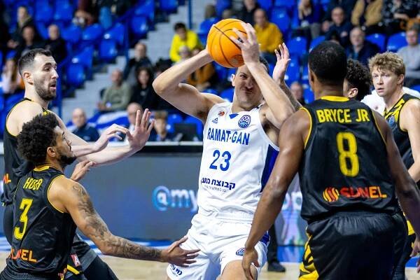 OBRAZEM: Liga mistrů v Opavě bavila. Drama pro Maccabi