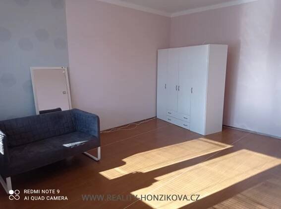 Pronájem, byt 1+1+B, 34m2, ul. Na Okraji, Plzeň - město