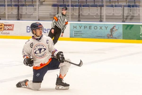 Klub HC RT TORAX Poruba 2011 podpořil babyboxy charitativním utkáním