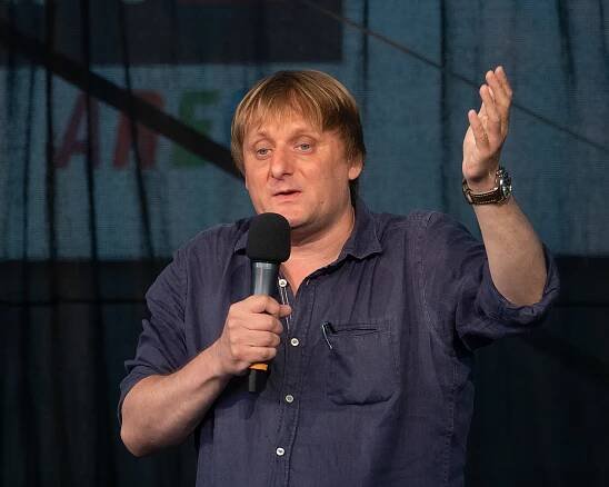 Lukáš Pavlásek: Planeta slepic | Letní scéna Harfa