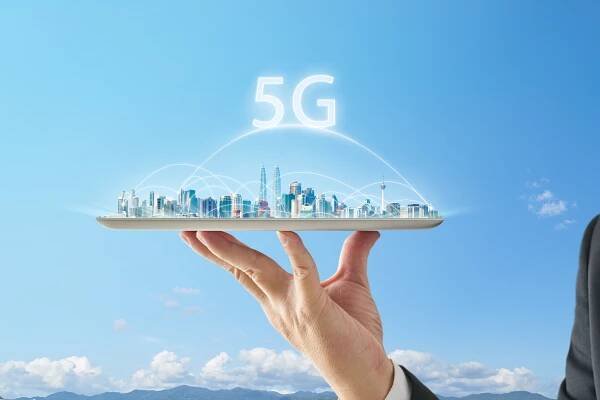 Zahoďte 5G mobily z Číny, varuje ministerstvo. Smartphony špehují a cenzurují?