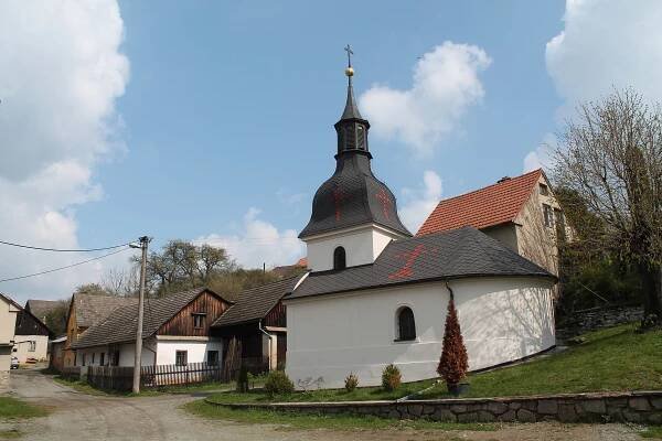 Soubor:Makov, náves (2017-04-29; 01).jpg