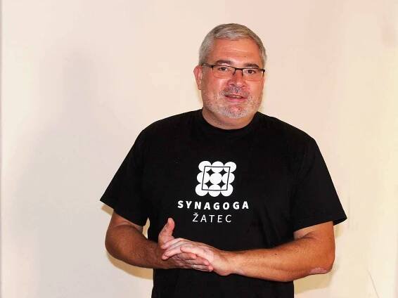 Opravy žatecké synagogy, druhé největší v republice, v těchto týdnech finišují. Majitel Daniel Černý koupil památku před deseti lety, byla ve velmi špatném stavu.