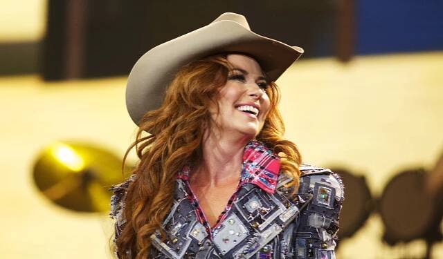 Shania Twain wears a cowboy hat