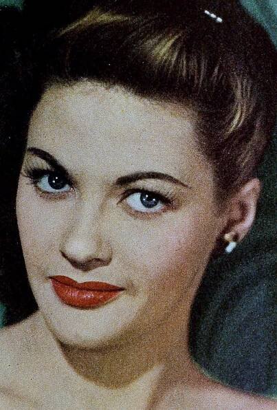 Yvonne De Carlo gave up acting after a tragic incident - Jokes Daddy