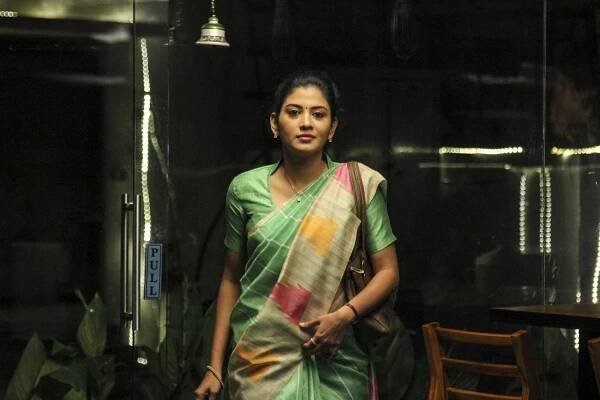 Adhe Kangal (2017)