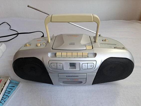 Grundig radio cd kazeťák přenosný plně funkční