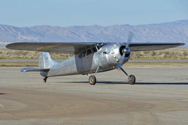 Soubor:Cessna 195B ‘N195BS’ (27889482601).jpg – Wikipedie