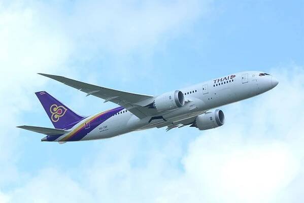 Thai Airways jedná o nákupu 80 Boeingů 787
