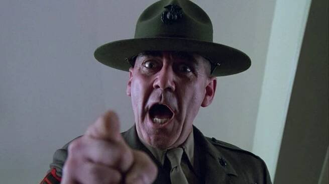 Olověná vesta - Z filmu - R. Lee Ermey