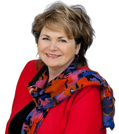 Makléřka RNDr. Eva Pavlíková, realitní makléřka z Prahy, Makléřka ze Stodůlek, certifikovaná realitní poradkyně se specializací na Prahu a okolí