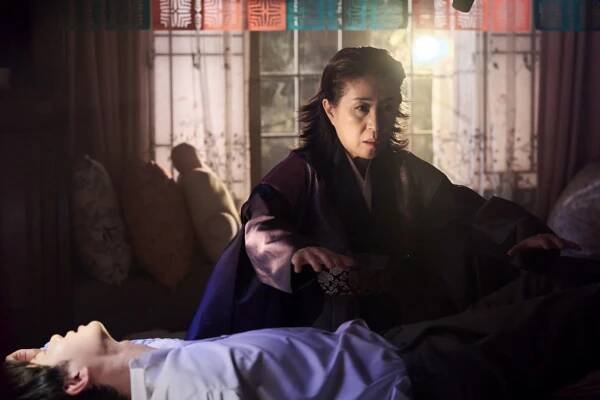 Head Over Heels Episode 10 Review: A Shocking Death That Pierces the Heart 5
