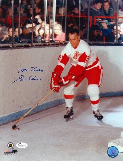 Gordie Howe "Mr Hockey" Autographed Detroit Red Wings 11x14 Photo
