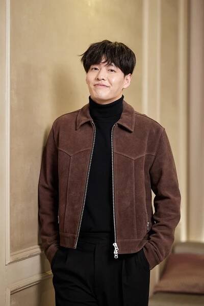 Kang Ha Neul sa pred ľuďmi nepretvaruje, veľmi rád trávi čas doma a myslí si, že Han Hyo Joo je obdivuhodná herečka - Asianstyle