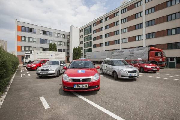 Provoz a ekonomika dopravy – SOŠ a SOU, Hradec Králové, Vocelova 1338 | Centrum odborného vzdělávání pro automobilový průmysl