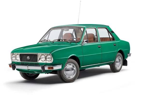 Raritní Škoda 120 GLS po precizní renovaci si to v sobotu rozdá s Rapidem z roku 1940