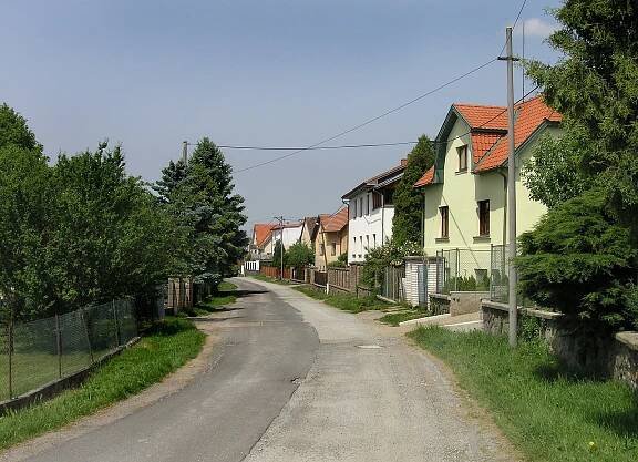 Súbor:Bukovany, road to Týnec.jpg – Wikipédia