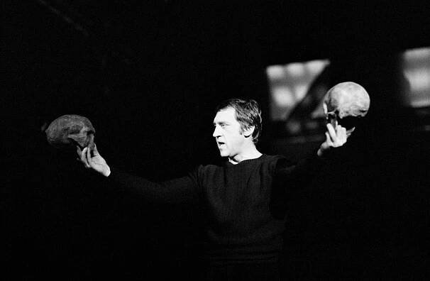 Hamlet - Character Analysis and Relationships