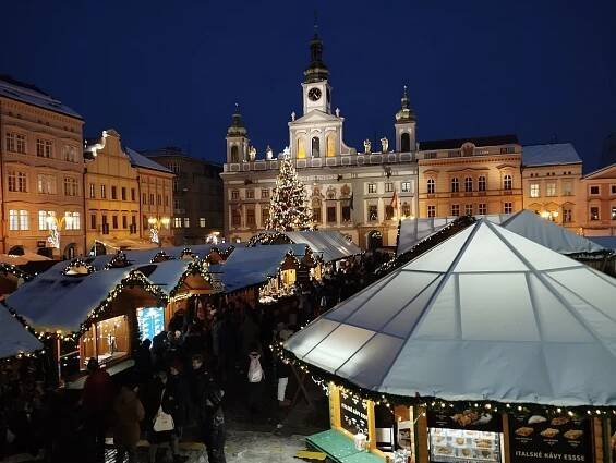 Fotografie - Vánoční trh, České Budějovice - 08.12.2023 • Mapy.cz