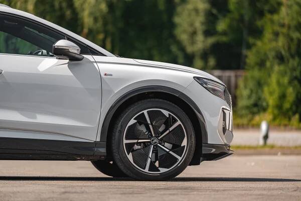 Nové Audi má totožnou techniku jako Škoda Enyaq iV a VW ID.4, ale vyšší cenu. Obhájí si ji?