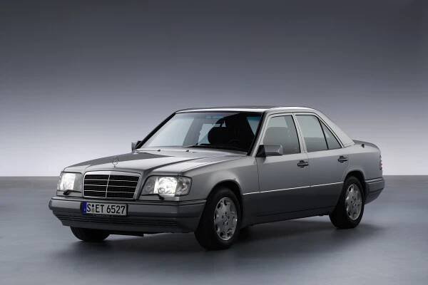 Jeden z nejlepších mercedesů všech dob? Před více než 35 lety přišel W124 se spoustou pokrokových řešení a svým často majitelům slouží dodnes