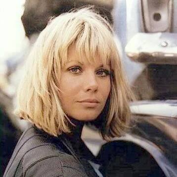 Bob with fringe Polodlouhé Vlasy, Plesové Šaty, Krátké Vlasy, Mikáda, Herci, Účesy, Blond, Film, Účesy Z Dlouhých Vlasů