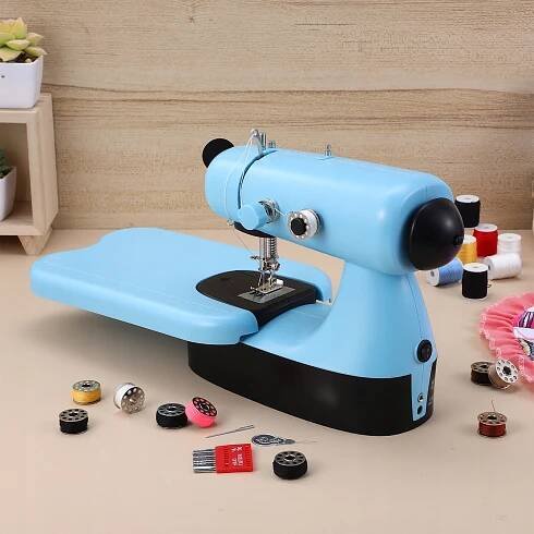 DOMÁCÍ ELEKTRICKÝ ŠICÍ STROJ + MINI PŘÍSLUŠENSTVÍ + NÁTĚR NA JEHLY NIT. za 835.00CZK - Allegro