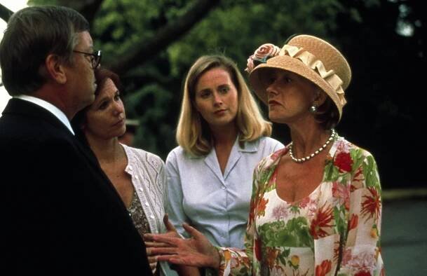 Zamřížovaná zahrada - Z filmu - Warren Clarke, Natasha Little, Helen Mirren