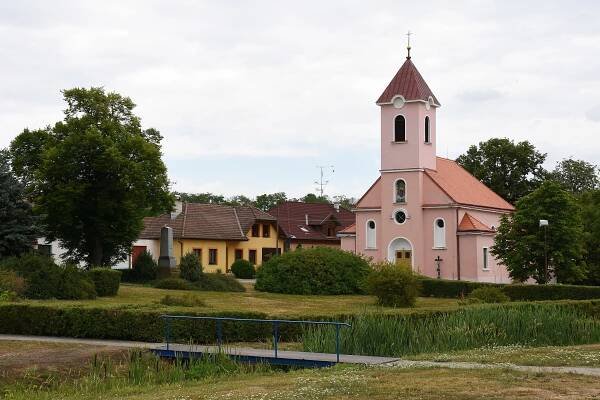 Soubor:Bantice-kaple-na-návsi2017h.jpg – Wikipedie