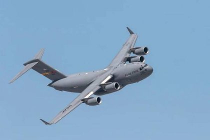 USAF C-17s Fly In and Out of Israel, Fighter Jets En Route to Middle East