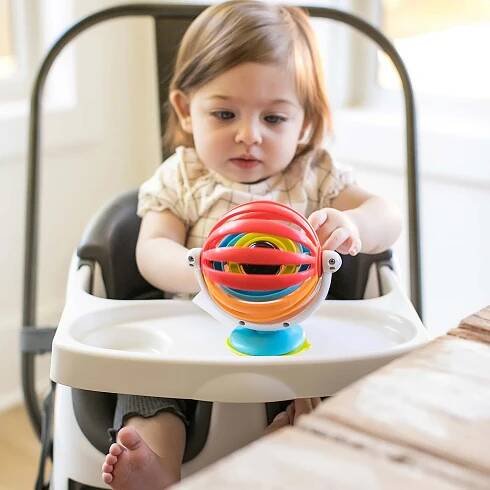 BABY EINSTEIN Hračka aktivní s přísavkou Sticky Spinner TM