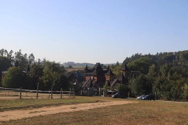 Soubor:Overview of resort Březová near Rokytnice nad Rokytnou, Třebíč District.jpg