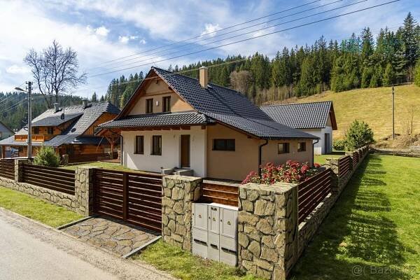 Prodej novostavby domu 6+1 před dokončením, 197m2, Velké Karlovice, pozemek 1 272 m2, 10 500 000 Kč