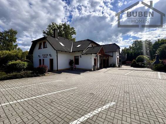 Penzion se skladem, dvougaráží, dětským hřištěm a parkovacím stáním (1257m2) - Tachov - Vítkov | Reality.iDNES.cz 