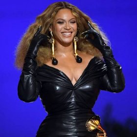 Beyoncé's Silver French Manicure Is Unlike Any French Manicure We've Ever Seen — See Photo