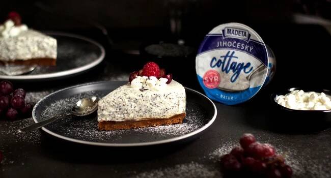 Makový cottage cheesecake s bílou čokoládou