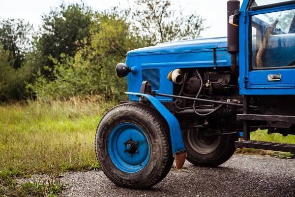 Jedu do hor, orat brambor: Zetor 6911 je pracant, který si na eleganci nepotrpí