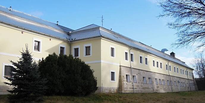 Matku Lasanu už zámek ve Vlčím Poli nepřipomíná