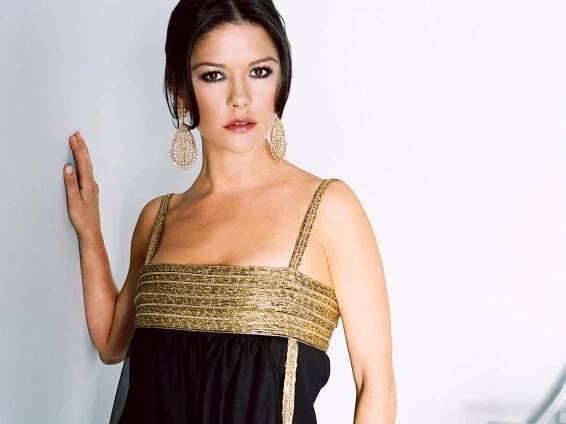 Catherine Zeta-Jones Gold Earrings Wallpaper