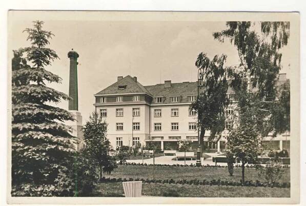 LÁZNĚ BOHDANEČ - okr. Pardubice - čapí hnízdo