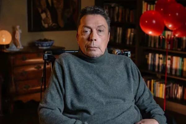 Portrait of Tim Curry
