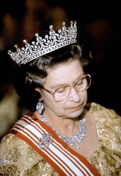 Queen Elizabeth II attends a banquet in Singapore, 1989 (David Cooper/Alamy)
