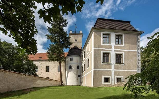 Zámek Police - vysocina.eu